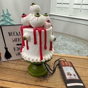 SWEET STREET SUMMERWEEN HALLOWEEN MINI EYEBALLS CAKE